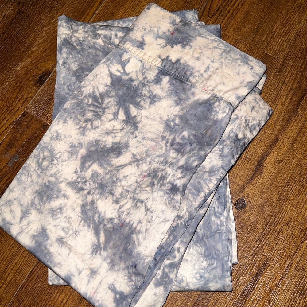 Tan & Black/ Gray Tie Dye Regular Full Sized Cotton Pillowcases (2) - Picture 2 of 8